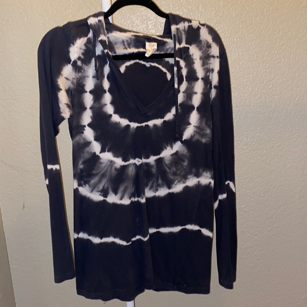 Hooded shirt